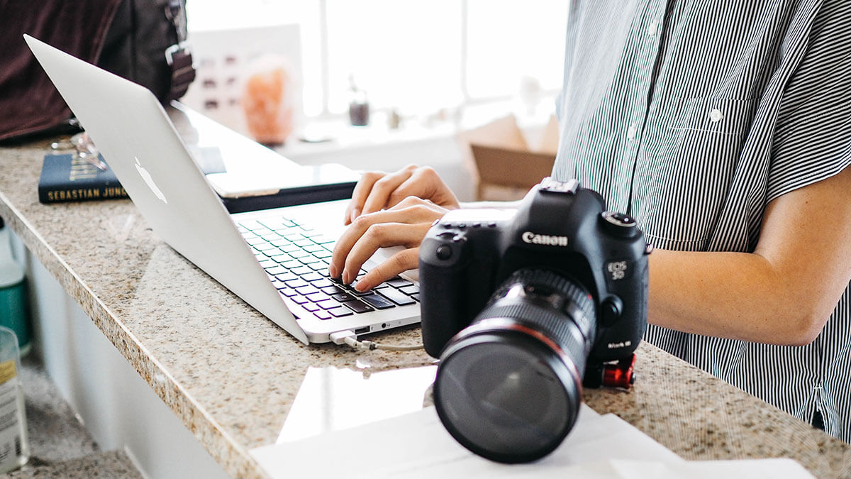 23 Online Jobs to Make Money from Your Dorm Room